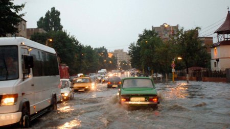 Cod portocaliu de inundatii in Constanta. 17 judete sunt vizate de un cod galben de viituri