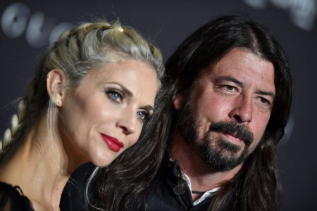 Dave Grohl si-a inselat sotia si recunoaste ca are un copil in afara casniciei: Fac tot ce pot pentru a recastiga increderea