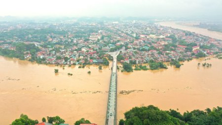 Yagi, cel mai puterni<span style='background:#EDF514'>C TA</span>ifun din Asia, a ucis 152 de persoane in Vietnam. Inundatii-record in Hanoi VIDEO