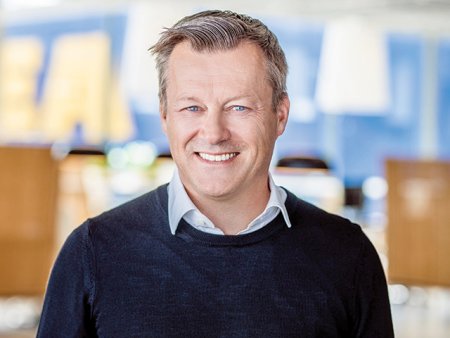 Pagina verde. Jesper Brodin, <span style='background:#EDF514'>IKEA</span>: Odata cu reducerea amprentei de carbon, vom reusi sa micsoram si costurile. Ne-am propus sa taiem 50% pana in 2030