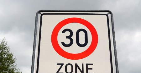 Situatiile in care nu ai voie sa depasesti viteza de 30 km/h in localitati. Regulile sunt clar, dar putini romani le stiu