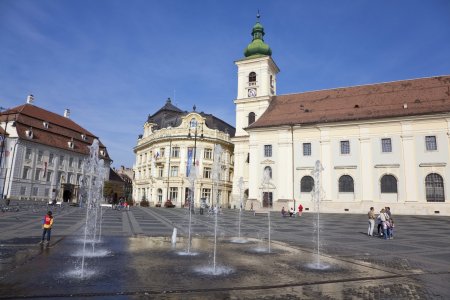 Romania, in topul celor mai accesibile tari pentru pensionarii americani, scrie <span style='background:#EDF514'>FORBES</span>. Peisaje uluitoare, orase pitoresti si pline de culoare