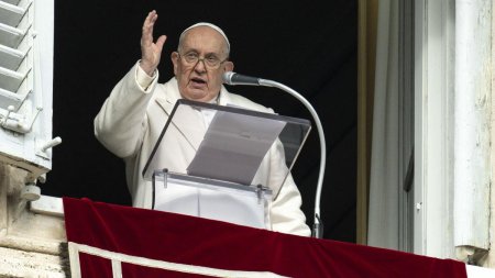 Papa Francisc a ajuns la Singapore