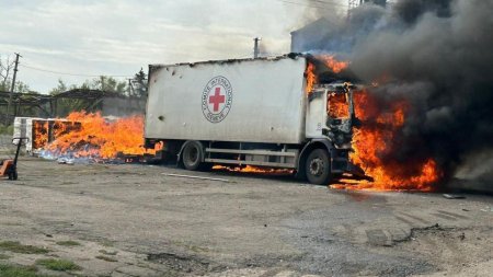 Trei lucratori ai <span style='background:#EDF514'>CRUCII</span> Rosii Internationale au fost ucisi intr-un atac in Ucraina. Zelenski: O alta crima de razboi ruseasca