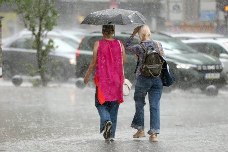 Ciclonul islandez care a devastat Europa ajunge in Romania. Meteorologii anunta vijelii, averse torentiale si grindina