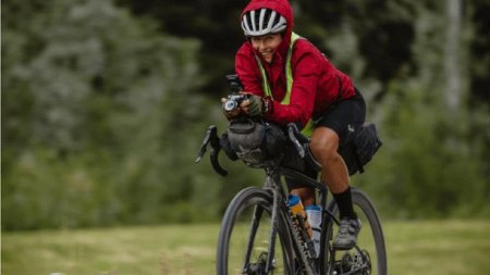 O americanca a ocolit globul pe bicicleta in 108 zile, 12 ore si 12 minute