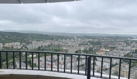 Imobiliare.ro: Cat platesti daca vrei sa locuiesti intr-un zgarie-nori din Cluj-Napoca? Se vinde un penthouse in cea mai inalta cladire rezidentiala din tara – FOTO