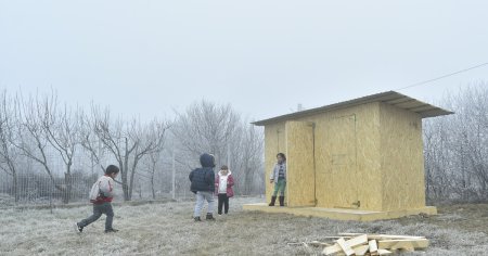 Ce-au facut scolile cu banii primiti pentru renovarea latrinelor din curte. Director: Avem toalete de secol XXI