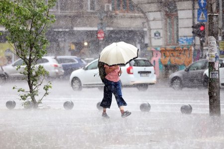 Aproape toata tara, sub avertizari meteo de ploi. Zonele pentru care a fost emis un cod portocaliu