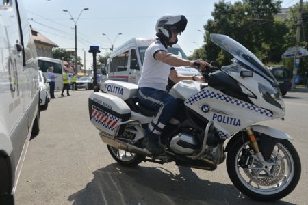 Un politist pe motocicleta a accidentat un pieton