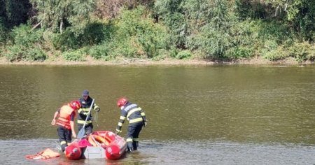 Femeie gasita moarta in apele raului Somes. Trupul tinerei de 20 de ani, pe jumatate dezbracat, a fost adus la mal de pompieri