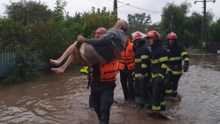 Doi oameni au murit in urma Codului Rosu, la Galati! Ciclonul Boris face ravagii in Romania. Avertizarea a fost prelungita