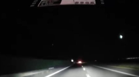 Meteor filmat de pe Autostrada Soarelui, in timp ce se dezintegra dupa ce a intrat in atmosfera | VIDEO