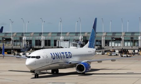 United Airlines apeleaza la Starlink-ul lui Elon Musk pentru internet in timpul zborului