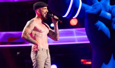 Silviu Mircescu a facut striptease in timp ce a cantat la Vocea Romaniei 2024: 