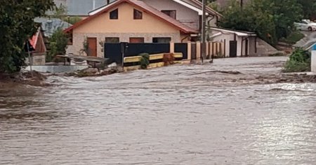 Apele Romane: Doua baraje piscicole au cedat. Raul Geru a depasit cota de pericol cu 30 cm, raul Suhu a iesit din albie