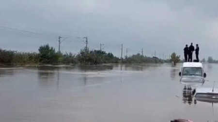 Trei drumuri nationale si zece judetene sunt afectate de inundatiile din sudul Moldovei