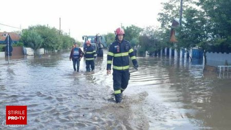 Aproape 700 de oameni din Galati si Vaslui au sunat disperati la 112, sa ceara ajutor din cauza inundatiilor