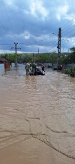 Zeci de militari din Brigada 10 Geniu intervin la inundatii in zona Slobozia Conachi