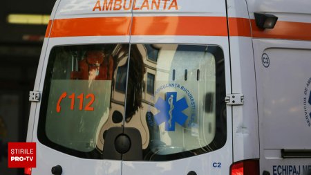 Accident tragic in Cluj. O autoutilitara care transporta cai, rasturnata. Un barbat a decedat