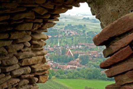 Satul din Romania vizitat de turisti din toata lumea. Este o bijuterie medievala mai putin cunoscuta din Transilvania