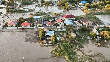 Ce a filmat Nicolae Ciuca din elicopterul cu care a survolat zonele afectate de inundatii din Galati