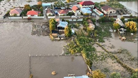 Ciuca a filmat din elicopter zonele afectate de inundatii: 