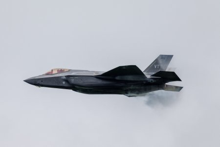 Cele mai avansate aparate de lupta ale SUA si ale Rusiei. Cum se deosebeste avionul de vanatoare F-35 de celelalte aeronave de atac