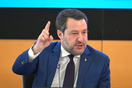 Matteo Salvini risca 6 ani de inchisoare pentru ca a refuzat debarcarea migrantilor in 2019. 