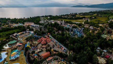 Turistii cer banii inapoi de la parcul de distractii Gardaland din Italia, dupa ce 