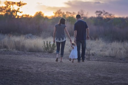 Asistentii maternali, conditie noua pentru a putea activa. Dramele pe care le poate naste modificarea: Ne gandim la interesul superior al copilului