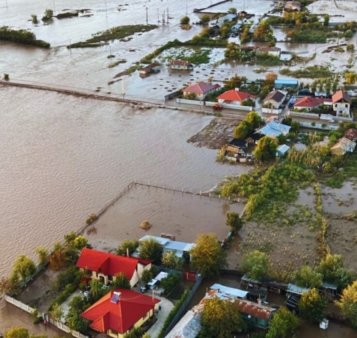 Pericol de noi inundatii. Hidrologii au prelungit codul rosu pentru mai multe rauri din Galati si Vaslui