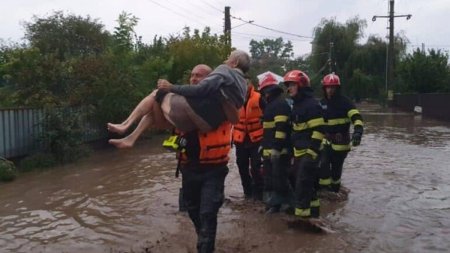 Salvatori in mijlocul calamitatii: Eroii in uniforma pe frontul inundatiilor din Galati