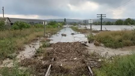 Trenuri anulate si intarzieri din cauza ploilor abundente