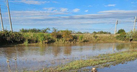 Dezastru dupa inundatii: doua persoane, in continuare <span style='background:#EDF514'>DISPARUTE</span>. Masurile luate pentru evacuarea apei