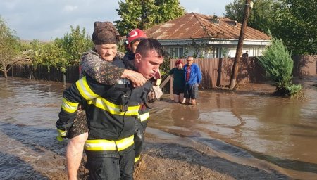 Bilant IGSU: 28 de localitati din 7 judete, afectate de inundatii. In judetul Galati, 4 persoane si-au pierdut viata, iar 2 persoane sunt date <span style='background:#EDF514'>DISPARUTE</span>