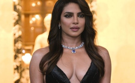 Imagini cu Priyanka Chopra in costum de baie la 42 de ani. Se bucura de vacanta de lux cu sotul in sudul Frantei