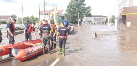 Cursuri suspendate luni si marti in 25 de scoli din Galati, din cauza inundatiilor. Lista unitatilor de invatamant care sunt inchise