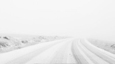 A venit iarna in Romania! Ninge pe Transalpina, intre Ranca si Obarsia Lotrului