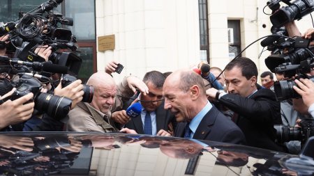 Traian Basescu vrea sa desfiinteze o lege pentru a-si recupera privilegiile de fost presedinte: 