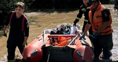 Zeci de pompieri militari intervin in comuna vasluiana Berezeni, unde acumularea Musata a atins cota de pericol