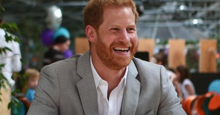 Regele Charles si Printul William au folosit o fotografie din care au scos-o pe Meghan, pentru a-i transmite un mesaj lui Harry