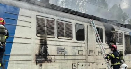 Locomotiva unui tren a luat foc intr-o gara din Transilvania. Pasagerii s-au autoevacuat