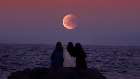 Influenta Eclipsei de Luna plina asupra tuturor zodiilor