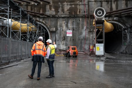 Spectacol subteran: Cartitele au sapat aproape un kilometru de tuneluri in munte, pe traseul proiectului feroviar Brasov-Sighisoara