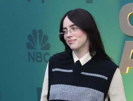 Billie Eilish o sustine pe <span style='background:#EDF514'>KAMALA HARRIS</span> la alegeri: Votati ca si cum viata voastra ar depinde de asta, pentru ca asa este