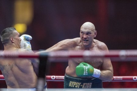 Campionul mondial la categoria grea Oleksandr Usyk, retinut din greseala pe un aeroport polonez