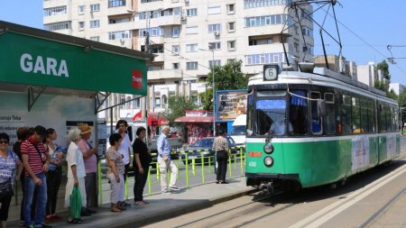 Un mare oras din tara lanseaza tramvaiul-cafenea dupa modelul Haga sau Roma. Localnicii se revolta: Nu avem tramvaie destule