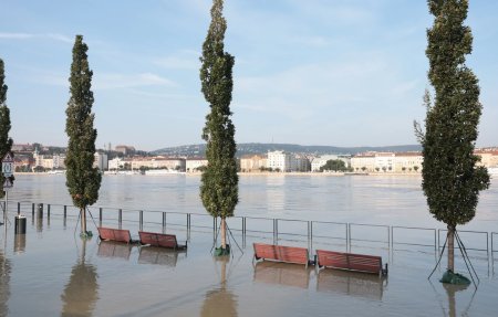 Dunarea a inundat cheiurile Budapestei, stare de alerta in capitala Ungaria. Orbán: 