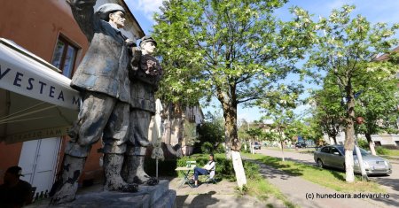 Orasul important pe vremea lui Ceausescu care a ajuns o ruina. Localnicilor nu le vine sa creada cum arata